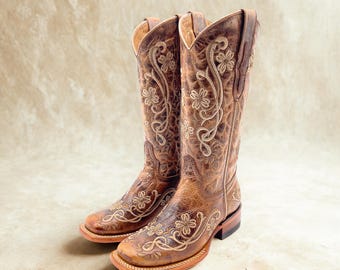 Handmade Leather Floral Embroidered Boots/ Mexican Artisanal Women's Boots/ Western Boots/Cowgirl Authentic Boots/ Women's Mexican Boots