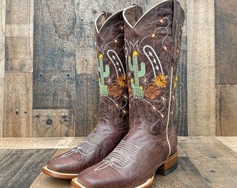 Handmade Leather Floral Embroidered Boots/ Mexican Artisanal Women's Boots/ Western Boots/Cowgirl Authentic Boots/ Women's Mexican Boots.