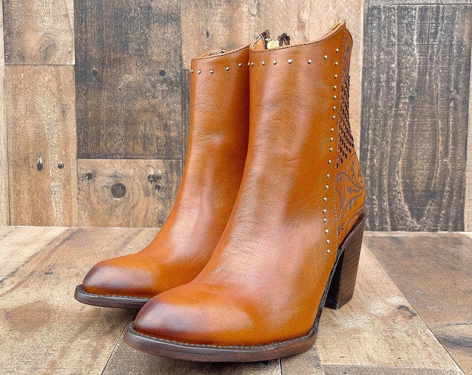 Vtg Tony Lama  Two Tone Brown Round Toe Cowboy Western Boots Men 8.5  Wmn 9.5 Vintage Tony Lama Brown/Black Two Tone Cowboy Boots 8.5D | eBay main image 2