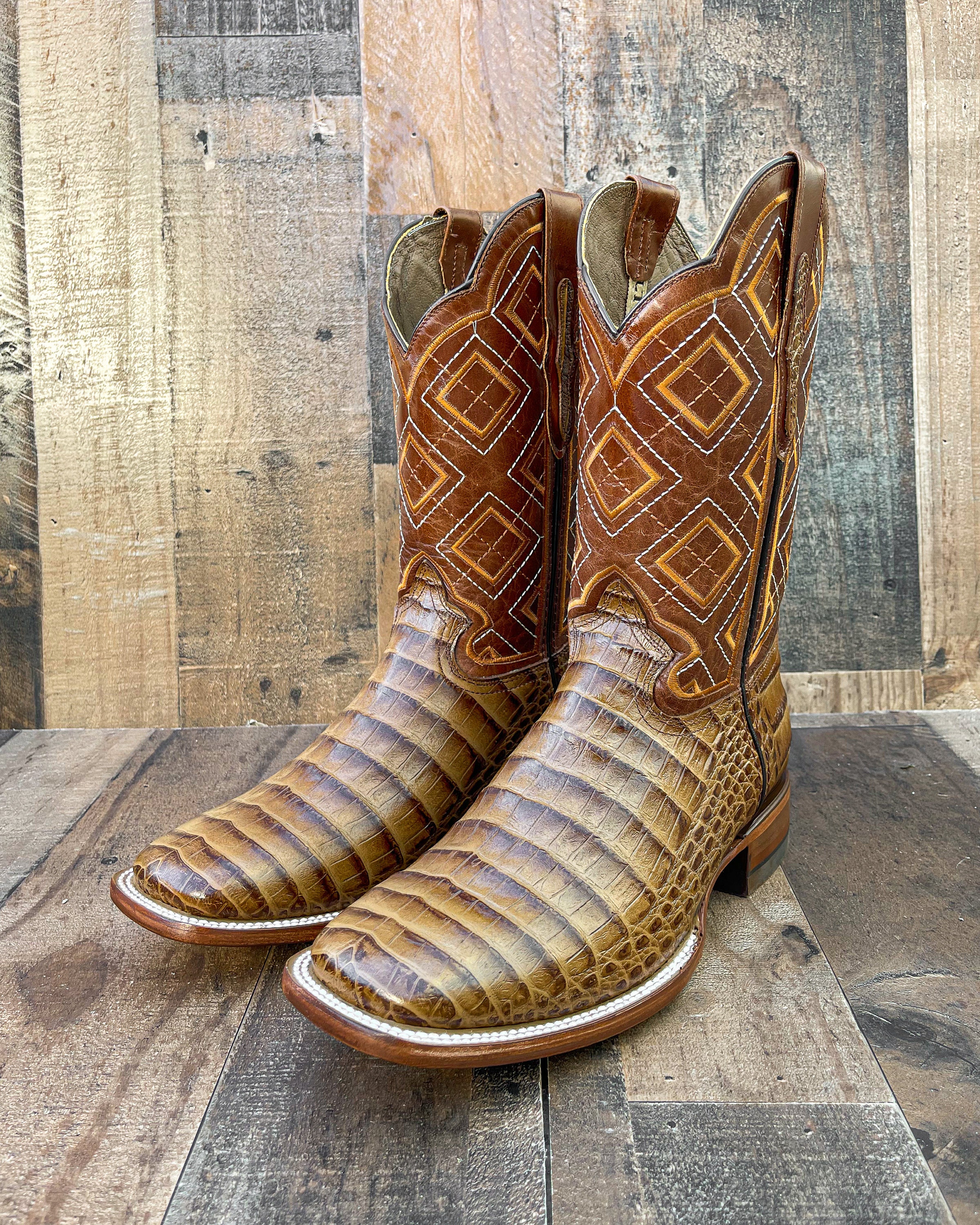 Men’s Square Toe Cowboy Boots. Botas Vaqueras De Hombre Con Punta Cuadrada.  
