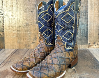 Handcrafted Men's Bass Cowboy Boots/ Square Toe Cowboy Boots Pirarucu/ Men's Exotic boots/ Botas vaqueras exoticas/ Men's fish cowboy boots