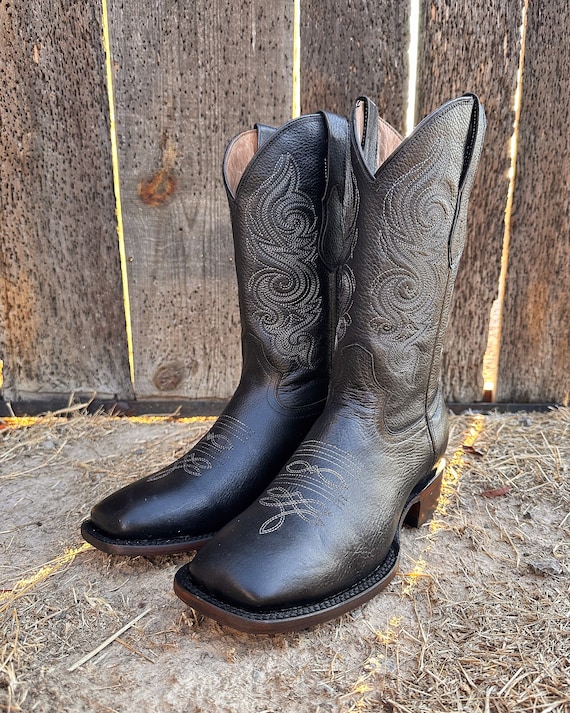 Short cowgirl boots black clearance