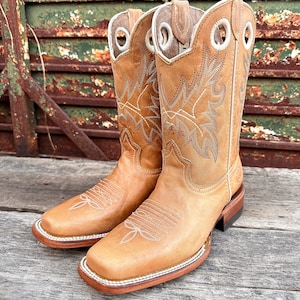 Handmade Western Cowboy Boots / Light Brown cowboy boots/ cowgirl boots/ Botas vaqueras /wide calf boots / Leather Cowboy boots/ calf high
