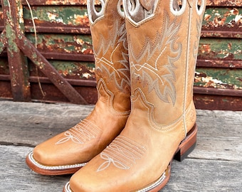 Handmade Western Cowboy Boots / Light Brown cowboy boots/ cowgirl boots/ Botas vaqueras /wide calf boots / Leather Cowboy boots/ calf high