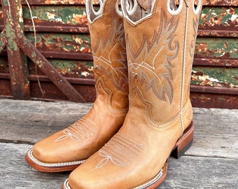 Handmade Western Cowboy Boots / Light Brown cowboy boots/ cowgirl boots/ Botas vaqueras /wide calf boots / Leather Cowboy boots/ calf high