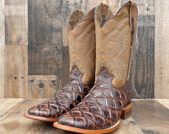 Handcrafted Men's Bass Pirarucu Cowboy Boots/ Square Toe Cowboy Boots/ Men's Exotic boots/ Men's fish cowboy boots/ Botas Pescado