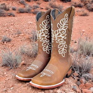 Handmade Leather Floral Embroidered Boots/ Mexican Artisanal Women's Boots/ Western Boots/Cowgirl Authentic Boots/ Women's Mexican Boots