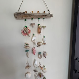 Drijfhouten windgong met groen en amber #221