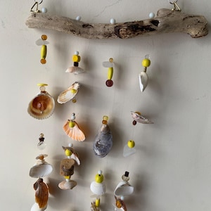 Drijfhouten windgong met groen en amber #221