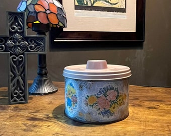 Mrs. Leland's Old Fashioned Golden Butter Bits Tin with plastic lid