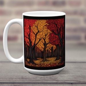 K&ouml;nnte beinhalten: Wei&szlig;e Keramiktasse mit einer farbenfrohen Illustration einer Waldszene. Die B&auml;ume sind stilisiert und haben rote, orange und gelbe Bl&auml;tter. Der Hintergrund ist schwarz.