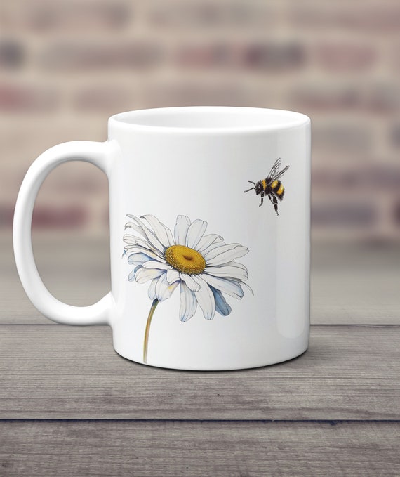 Bee Mug, Bee Lover Gift, Daisy Coffee Cup, Honeybee Ceramic Mug, Bee Flower, Floral Tea Cup, Bumblebee, Nature Lover, Cute Bee, Gardening