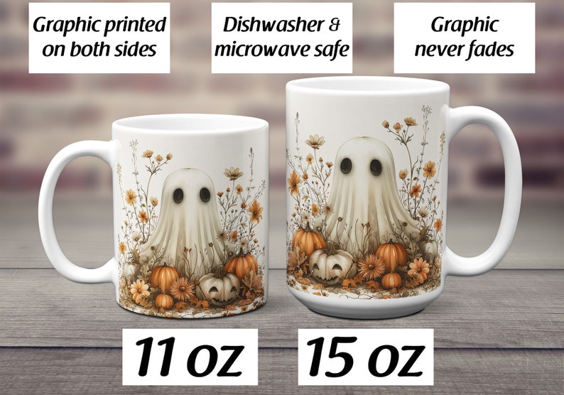 K&ouml;nnte beinhalten: Eine wei&szlig;e Keramiktasse mit einem Geist und K&uuml;rbissen in einem Blumenfeld. Die Tasse ist in den Gr&ouml;&szlig;en 11 oz und 15 oz erh&auml;ltlich. Der Text "Graphic printed on both sides" befindet sich oben im Bild. Der Text "Dishwasher & microwave safe" befindet sich in der Mitte des Bildes. Der Text "Graphic never fades" befindet sich unten im Bild.