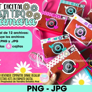 Puede incluir: Un kit digital para crear cajas con forma de cámara. El kit incluye 6 diseños diferentes con colores rosa, azul y marrón. El texto en la imagen dice "Kit Digital Caja Tipo Camara" y "Un total de 12 archivos: Incluye los archivos .PNG y .JPG de las 6 cajitas".