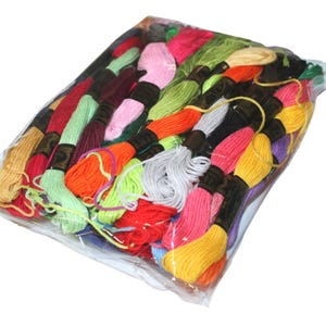 Filati per ricamo colori solidi | 47 matassine | 8 m / 315 in | Set completo colori | Punto croce | Filo da cucito | Materiali per hobby