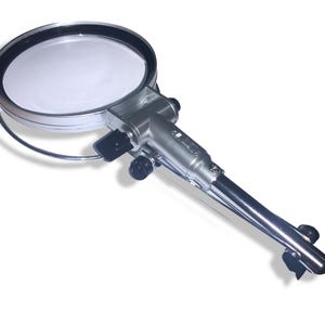 Silver Desktop Magnifying Glass with LED Light | Illuminated Large 120mm / 4.72 in Lens | Hands-Free Magnifier for Reading | Crafts