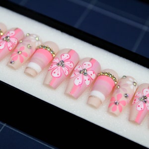 Daisy Press On Nails | Pink Floral, Rhinestone Stiletto