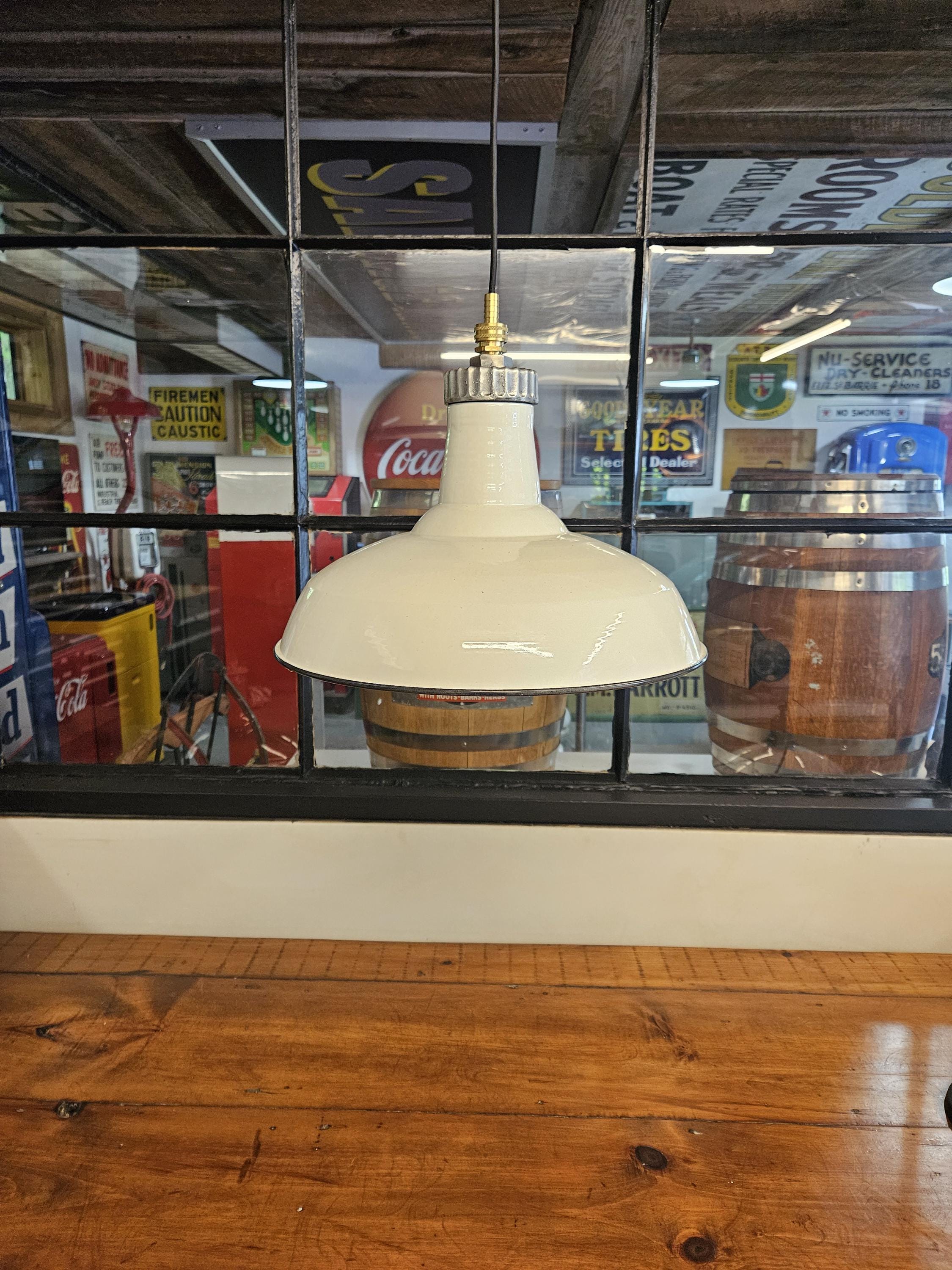 1940 年代の磁器製実験室用照明器具磁器製エナメルペンダントライト