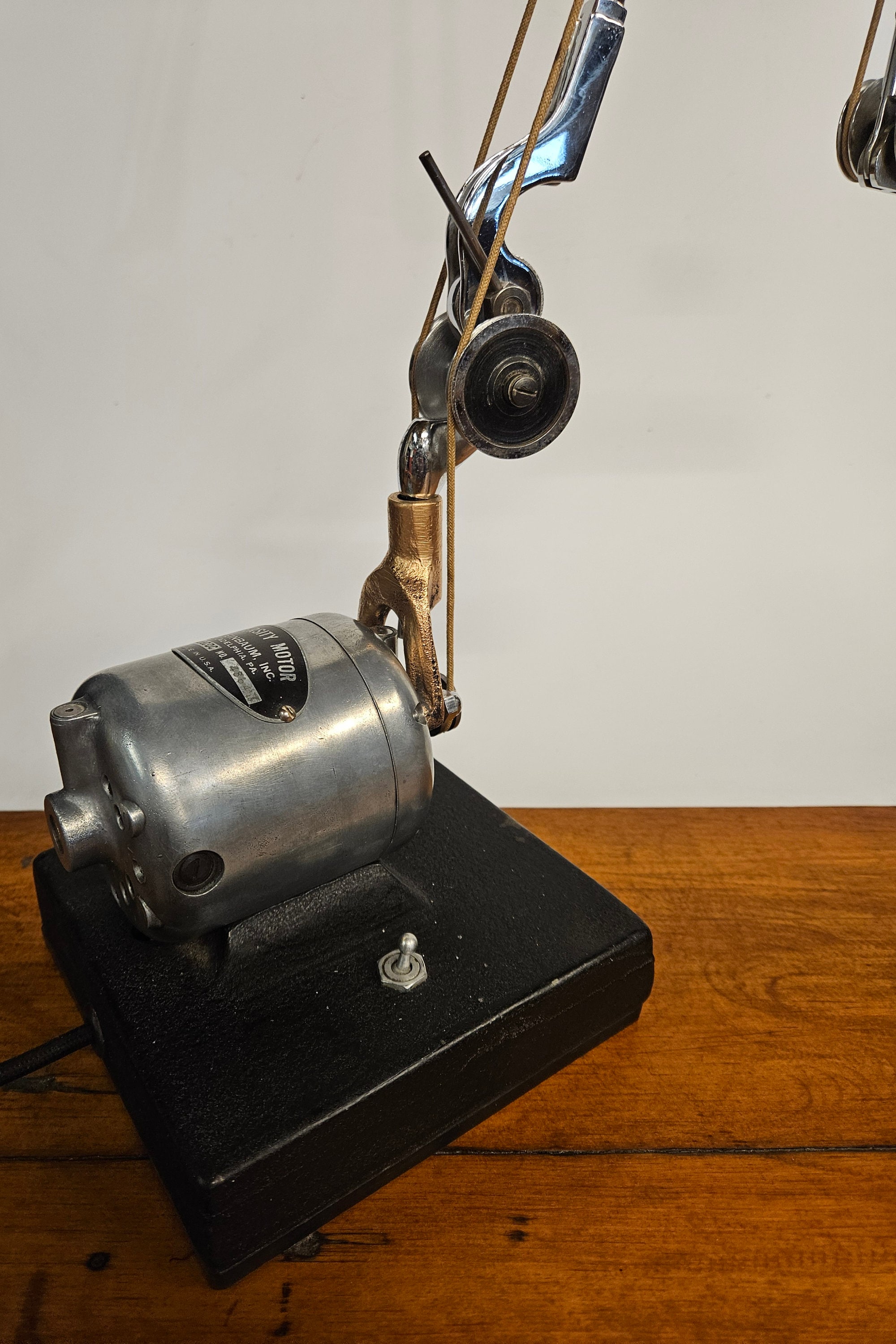 1920 年代の歯科用ドリル...初期の電動ベルト駆動...E.E. スミス 