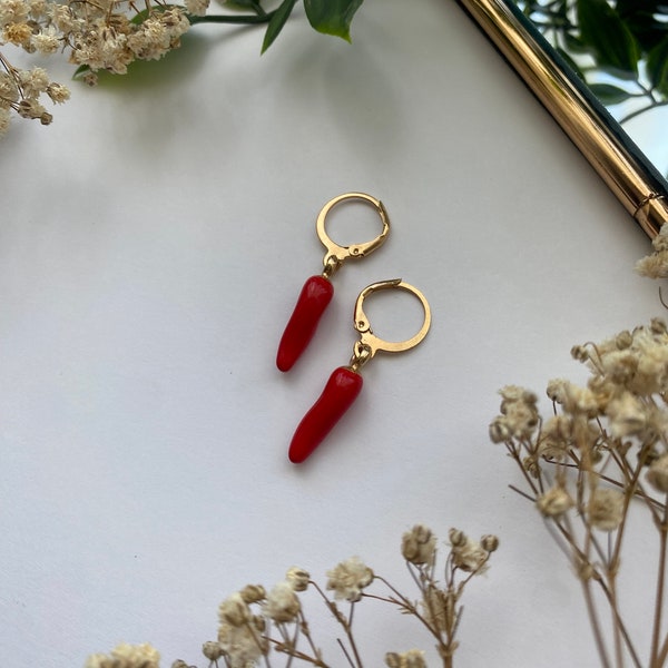 Boucles d'oreilles piments faites main, rouge, or, minimalistes, pendantes, cadeau pour elle