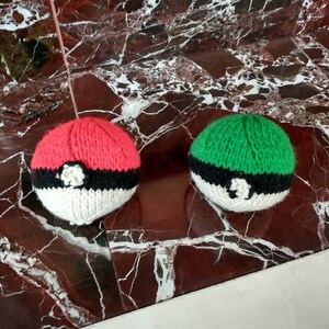 Pluche veelkleurige handgemaakte pokeballs