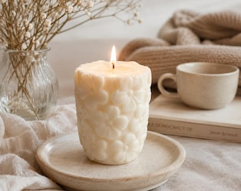 Hand-Poured Violet Flower Soy Wax Candle, Botanical Home Decor, Vegan Floral Scent
