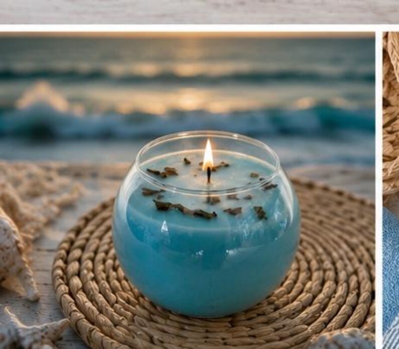 Pode incluir: Uma vela azul acesa em um recipiente de vidro transparente. A vela est&aacute; colocada sobre um tapete redondo e tecido. Pequenos peda&ccedil;os decorativos marrons s&atilde;o vis&iacute;veis na superf&iacute;cie da vela. O fundo mostra uma cena oce&acirc;nica desfocada.
