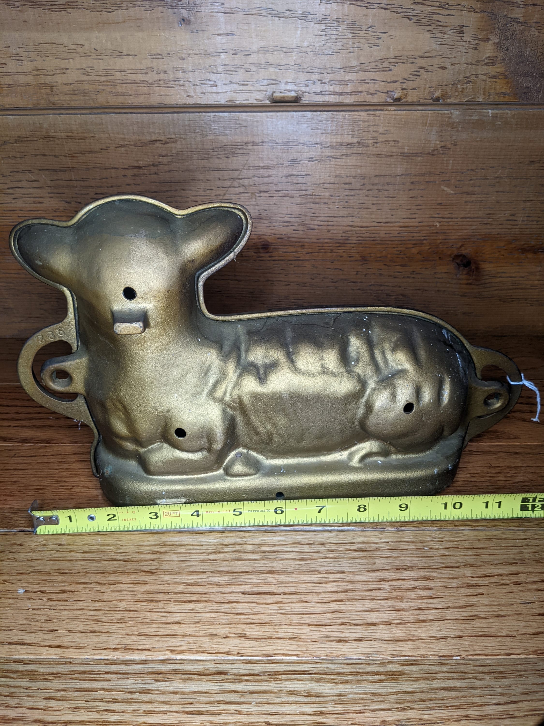 Lamb cake mould top