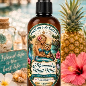 Puede incluir: Una botella de spray de vidrio marrón con boquilla negra que contiene 4 onzas de Mermaid Mutt Mist. La etiqueta presenta una ilustración de una sirena y un perro pequeño, con el texto Mermaid & Mangrove Apothecary, Mermaid Mutt Mist, Made with love, inspired by the keys, For our four-legged adventurers y Fiji Pineapple Scent.