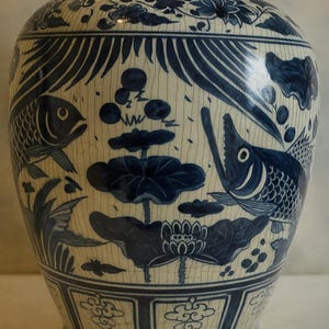 Jarrón de cerámica con forma de pez koi pintado a mano: maceta grande de calabaza con tapa, 45 cm