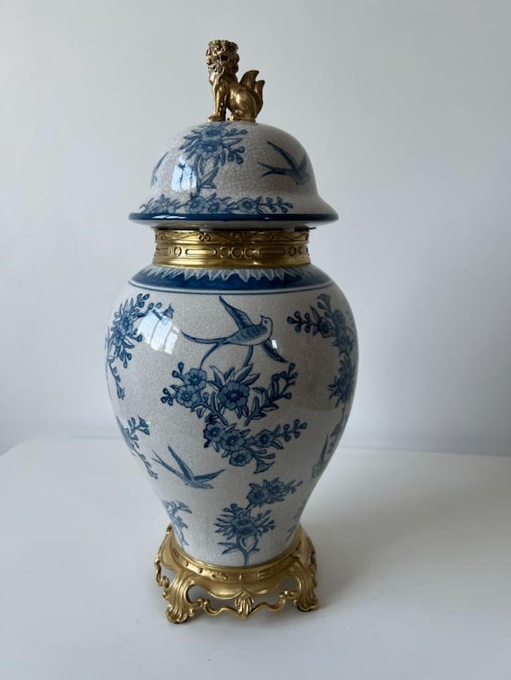 青と白の生姜壺：花と鳥のモチーフ、真鍮製の狛犬蓋 - Etsy 日本