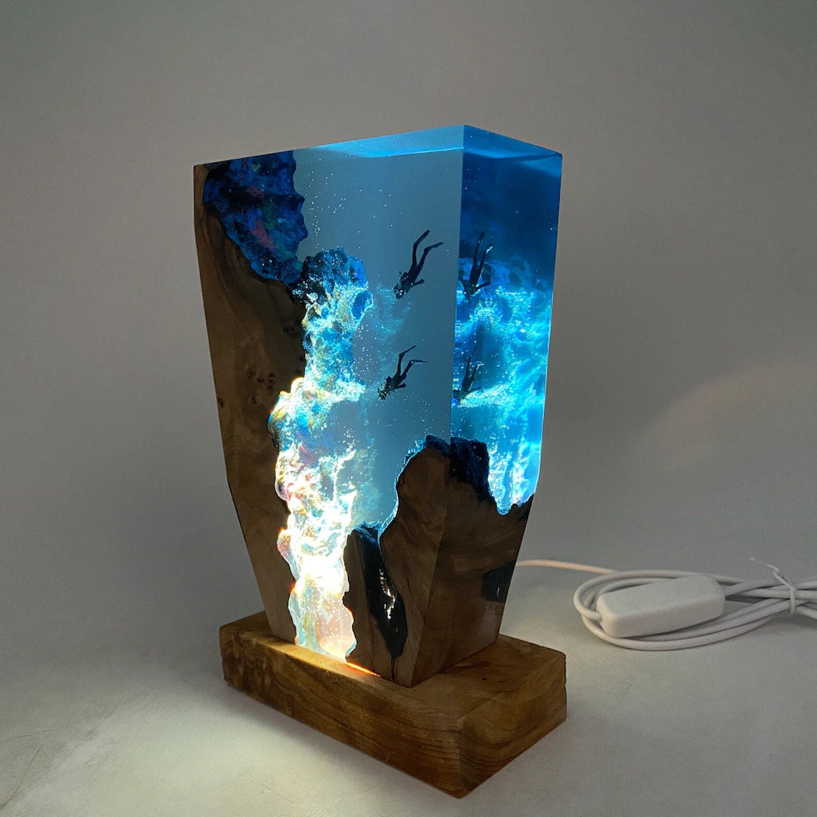 Drawelry 3D Ozean Figur Mit LED - Epoxidharz Statue Mit Meerestieren Auf Holzsockel