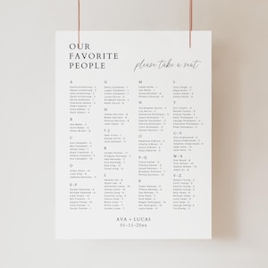 Onze favoriete zitplaatsen tafelbordsjabloon op alfabetische volgorde, groot minimalistisch posterbord voor stoeltoewijzing voor huwelijksreceptie