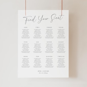 Könnte beinhalten: Ein Hochzeitssitzplan mit dem Titel "Find Your Seat" in schwarzer Kursivschrift. Der Plan ist in zwölf Spalten unterteilt, die jeweils mit einer Nummer von eins bis zwölf beschriftet sind. Jede Spalte listet die Namen der Gäste auf, die diesem Tisch zugewiesen sind. Die Namen sind in schwarzer Schrift gedruckt. Am unteren Rand des Plans stehen die Namen "Ava + Lucas" und das Datum "01-11-20xx".