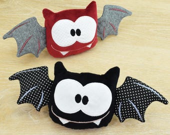 Peluche a forma di pipistrello – Grazioso animale di peluche a forma di pipistrello per Halloween fatto a mano – Bambola di pipistrello morbida ricamata – Divertente decorazione di Halloween in peluche – Scegli da 1 a 4