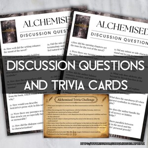 Pu&ograve; includere: Schede di domande di discussione e curiosit&agrave; per il romanzo "Alchemised". Le schede presentano domande sull'ambientazione, i personaggi e i temi del libro. Il testo &egrave; in bianco e nero.