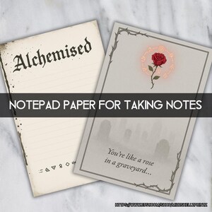 Pu&ograve; includere: Due blocchi per appunti a tema gotico. Un blocco per appunti ha la parola "Alchemised" e l'altro un'illustrazione di rosa rossa con il testo "You're like a rose in a graveyard...". &Egrave; presente anche il testo "NOTEPAD PAPER FOR TAKING NOTES".