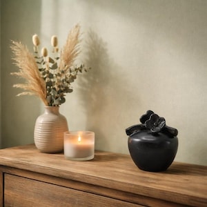 Vaso per urna con fiore - Colore nero