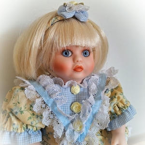 Lucabella-Teenager-Geist-Festive Session-Enthusiasten-Freundschaft-Haunted Puppe