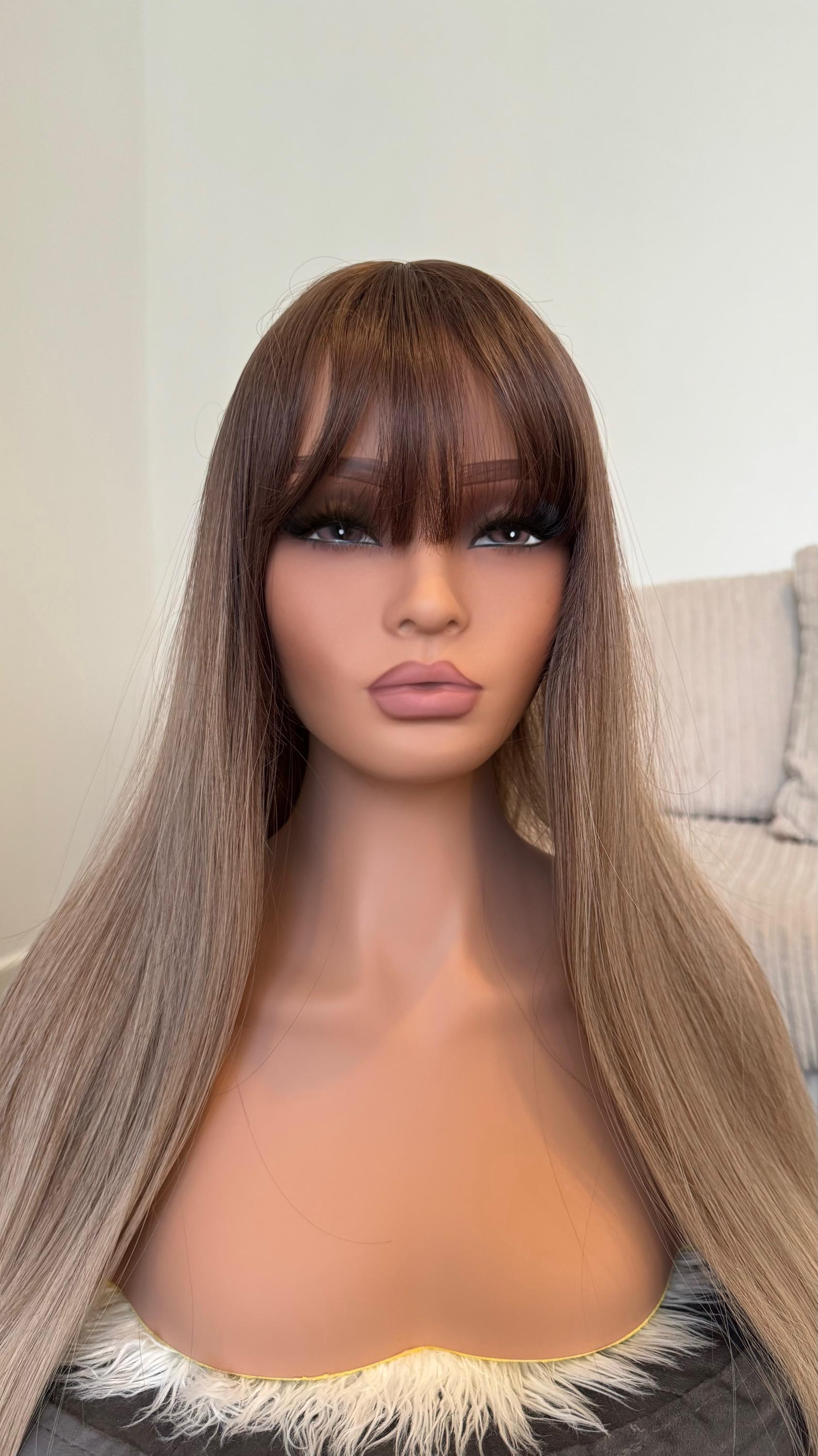 22インチ オンブレブラウン 合成繊維ウィッグ（前髪付き）：耐熱