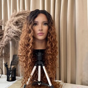 28インチ ロング カーリー オンブル ブラウン 人工毛 高品質 耐熱 レースフロント ウィッグ