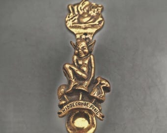 Pequeño aldabón / Diseño de duende.