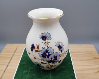 Jarrón Zsolnay de Hungría en su caja original - Elegante decoración de acianos.