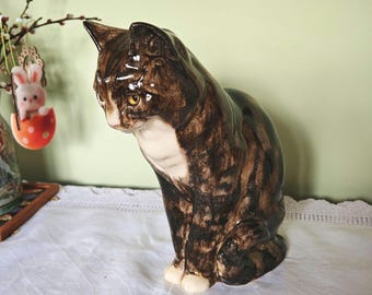 Vintage Collectable Winstanley(?) Laying Cat - Size 8 - Signed