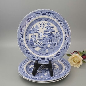 Willow pattern three salad plates / ca 1820 Pearlware Transferware  / 9 inch diameter.