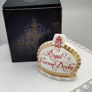 Royal Crown Derby  /  Namestand paperweight / Golden Stopper / Original box.