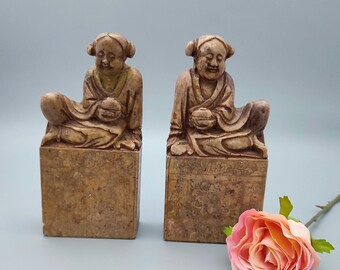 Sellos figurativos chinos de esteatita / Par de sujetalibros. Siglo XIX.