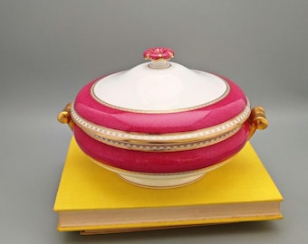 Vintage Wedgwood Ulander Powder Ruby Covered Vegetable Tureen Dish Discontinued W1813 Fine Bone China Fuchsia Lidded Serving Bowl