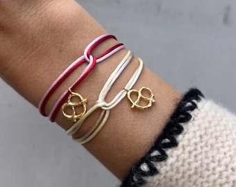 ARMBAND "BREZE" / Gold  / Perle / Anhänger / Charm / Bunt / Oktoberfest / Glücksbringer / Brezel