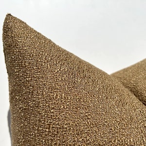 Funda de cojín de bouclé marrón camel, Funda euro caramelo 26 x 26, Cojín de tiro de camello, Cojín de sofá con textura de caramelo, Cojín lumbar decorativo de bouclé